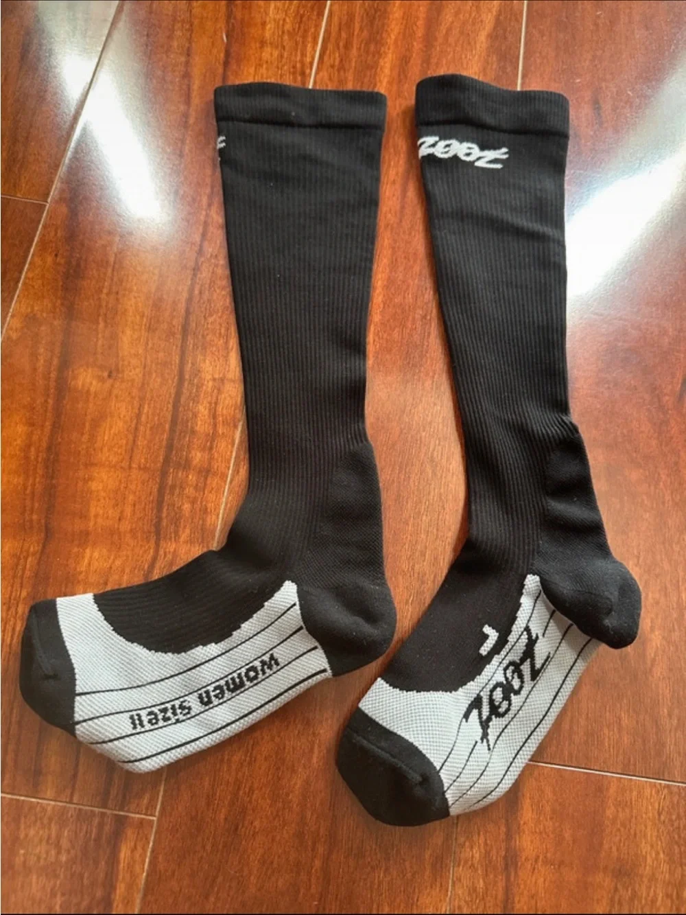 Zoot Black Athletic Compression Crew Socks with White Accents Ladies Size 2